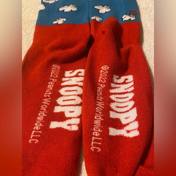 Peanuts Worldwide Snoopy Crew Socks Adult Large - Picture 5 of 5